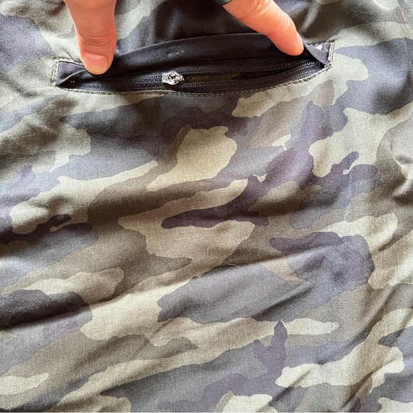 Vuori Banks Hybrid Green Camo Shorts Swim Trunks Men’s - Picture 8 of 11